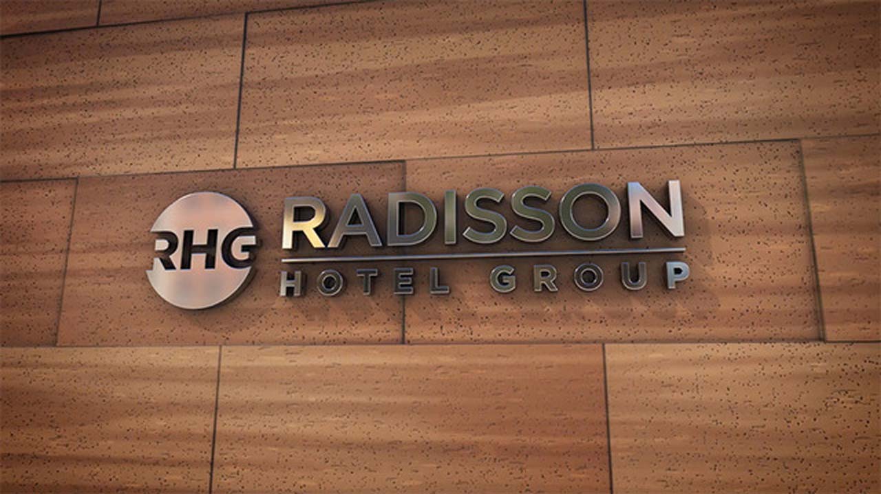 Radisson group. Radisson Hotel Group бренды. Radisson Hotel Group логотип. Radisson вывеска. Гостиничная цепь Рэдиссон.