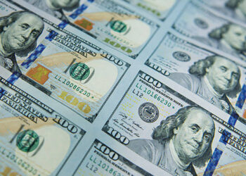 Investors Stay Cautious