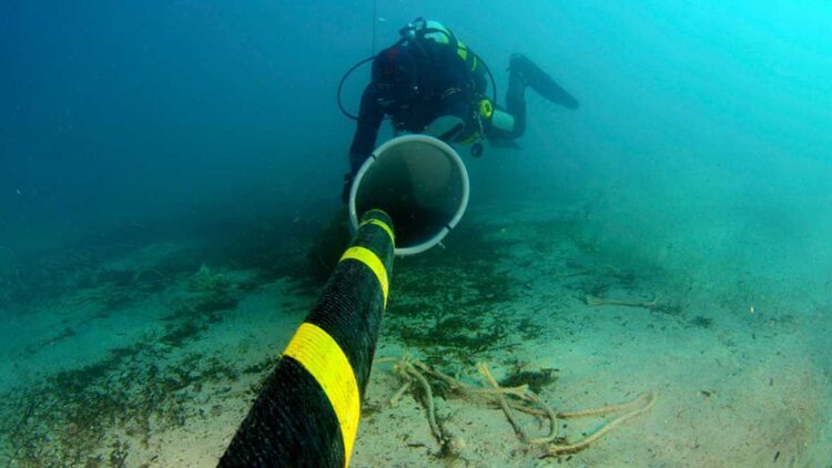 Repair work on undersea cable