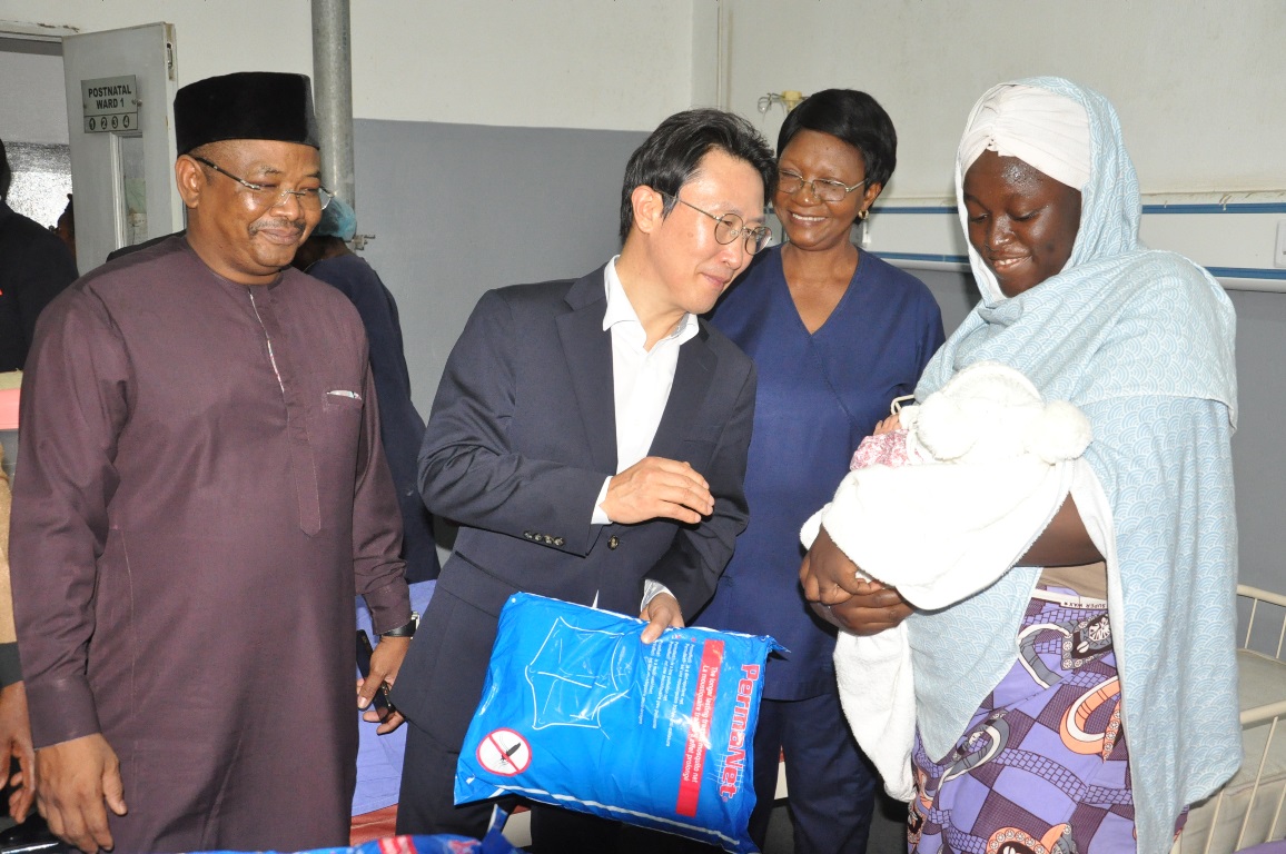 LG Electronics Donates Healthcare Equipment to FMC Abuja