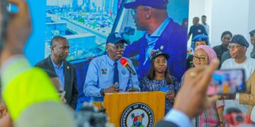 Sanwo-Olu at Lagos Blue Line train (1)