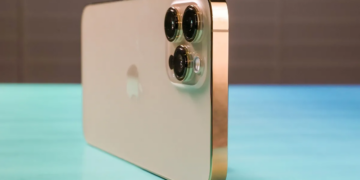 iPhone 12 banned in France