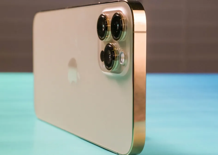 iPhone 12 banned in France