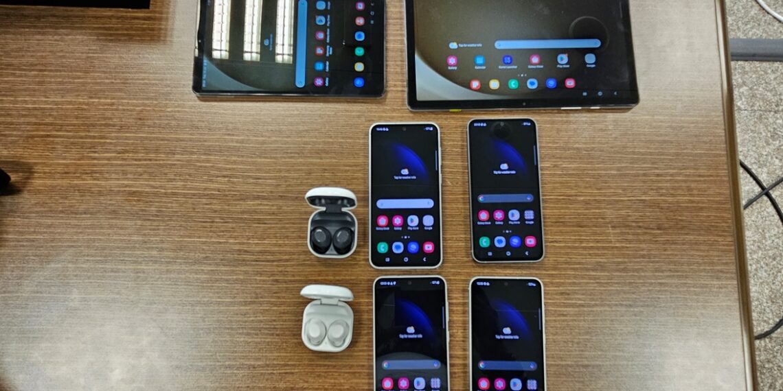 PHOTOs of Samsung Galaxy S23 FE, BudFE and Tab S9 FE