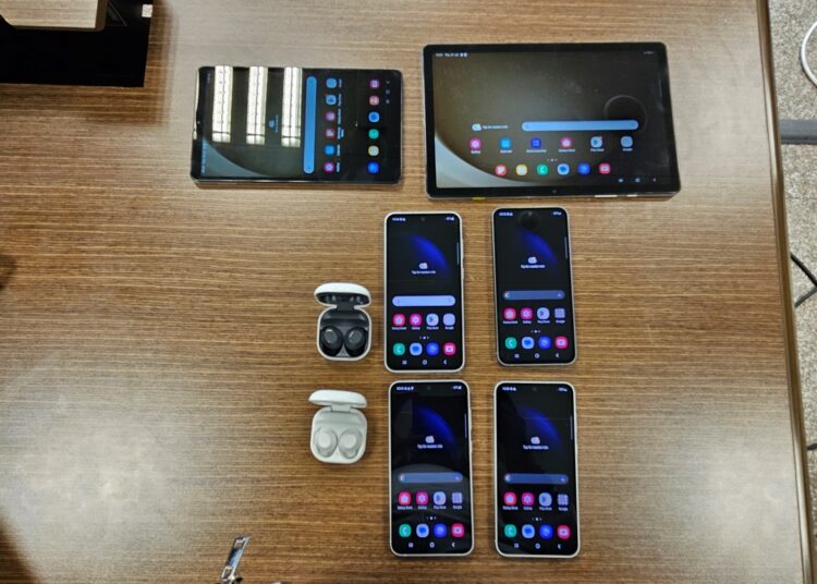 PHOTOs of Samsung Galaxy S23 FE, BudFE and Tab S9 FE