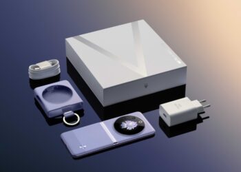 Tecno Phantom V Flip phone