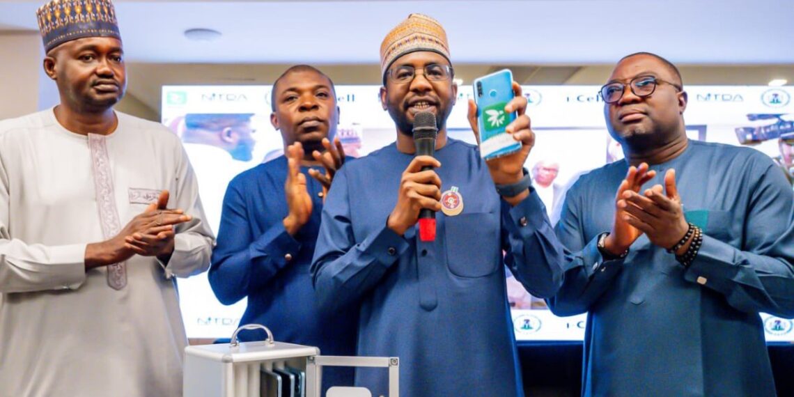 Inuwa at the launch of Nija Chat App
