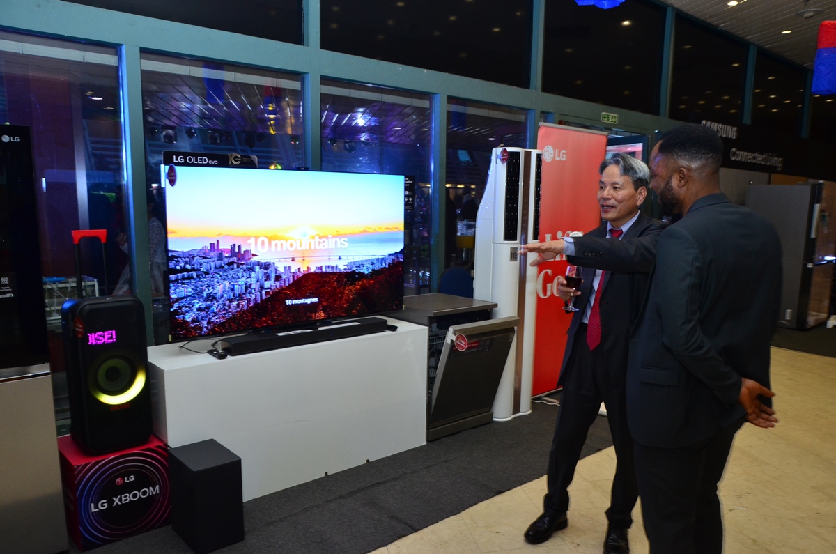 프리미엄 디스플레이: LG가 StandbyME를 선보입니다.  세계 최초의 휠 TV – 기술 |  직업