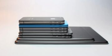 Refurbishing electronics - Refurbished Smartphone - pexels by gabriel freytez