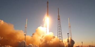 SpaceX Bids to Land on Lunar Surface with Moon Lander Launch