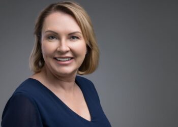 AI assistants by Linda Saunders - workers and autonomous AI | IT leaders and AI agents