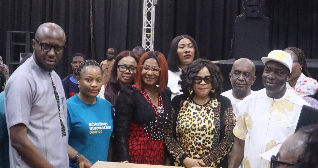 Soludo distributes 2000 laptops ---