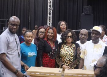 Soludo distributes 2000 laptops ---