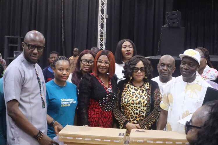 Soludo distributes 2000 laptops ---