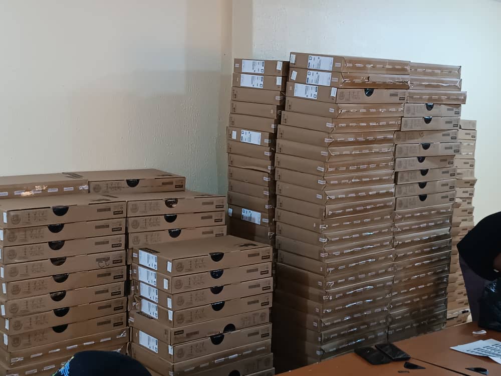 Soludo distributes 2000 laptops