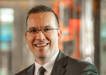 Embracelet - Trevor Kuna, chief transformation and reputation officer of QNET