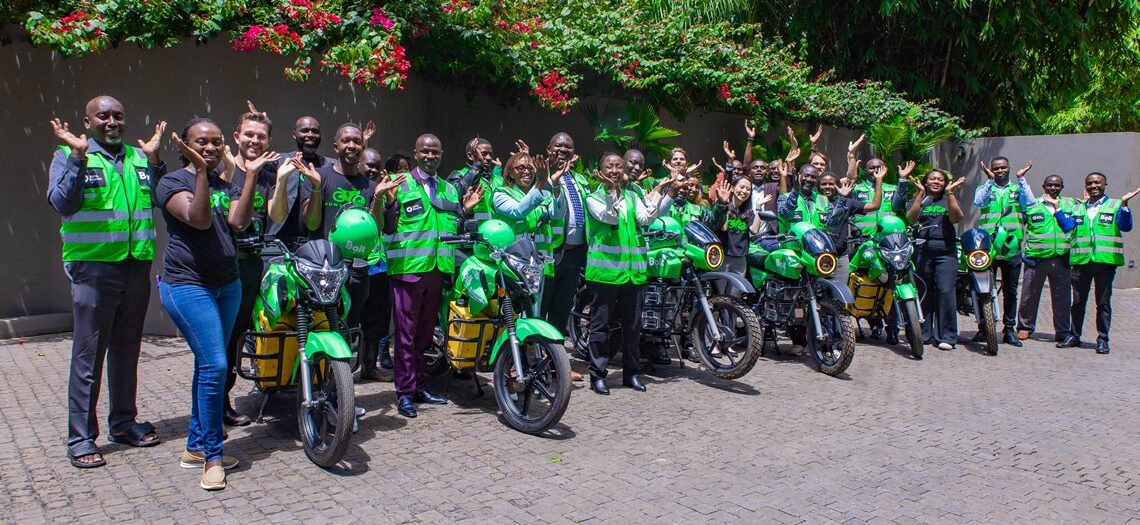 Group photo of Bolt, MKOPA, ROAM and Ampersand teams with the riders