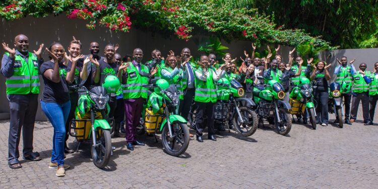 Group photo of Bolt, MKOPA, ROAM and Ampersand teams with the riders