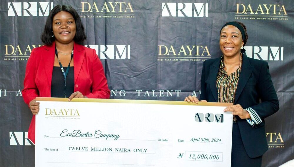 The winner of DAAYTA 2024, Rita Idehai of EcoBarter with Jumoke Ogundare, CEO of ARM