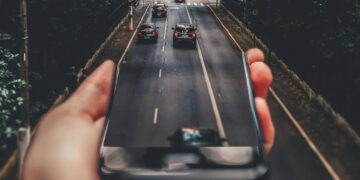 Mobile IP and GSM by Pexels -Bertellifoto Grafia - Product design