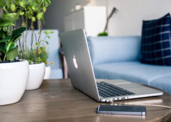 Apple Warns iPhone Users of Increasing Mercenary Spyware Attacks