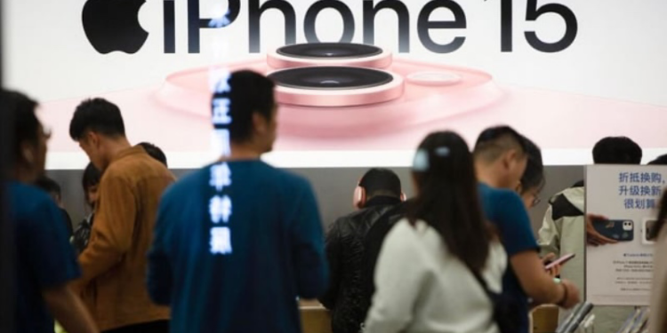 Microsoft to Supply China Staff with iPhone 15 for Tightened Security