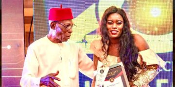 Royal Ibeh receives Titans of Tech Awards