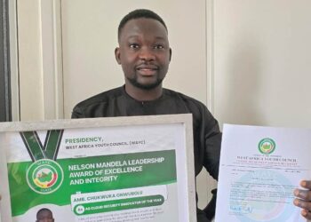 Chukwuka Onwubolu with the ECOWAS Youth Council award for cloud security innovation