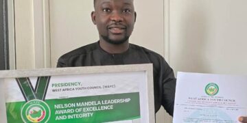 Chukwuka Onwubolu with the ECOWAS Youth Council award for cloud security innovation