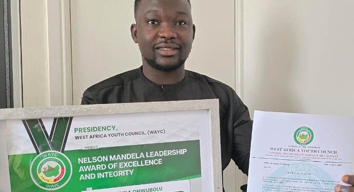 Chukwuka Onwubolu with the ECOWAS Youth Council award for cloud security innovation
