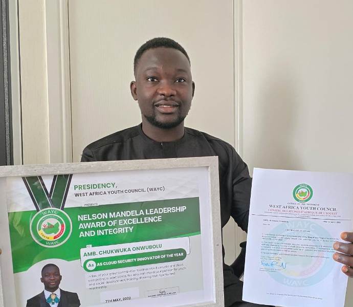 Chukwuka Onwubolu with the ECOWAS Youth Council award for cloud security innovation