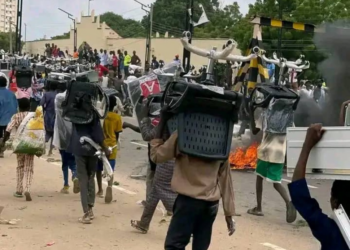 #EndBadGovernanceInNigeria Protesters Loot Yet-to-be-Commissioned NCC Industrial Park in Kano