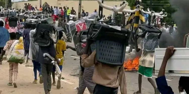 #EndBadGovernanceInNigeria Protesters Loot Yet-to-be-Commissioned NCC Industrial Park in Kano