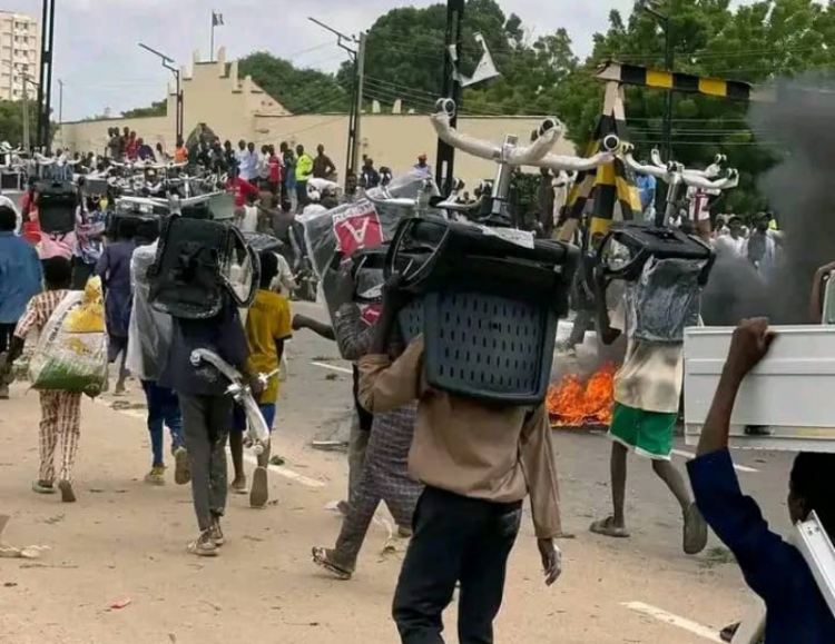 #EndBadGovernanceInNigeria Protesters Loot Yet-to-be-Commissioned NCC Industrial Park in Kano