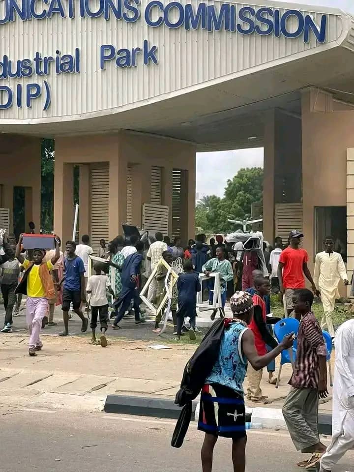 #EndBadGovernanceInNigeria Protests Loot Yet-to-be-Commissioned NCC Industrial Park in Kano