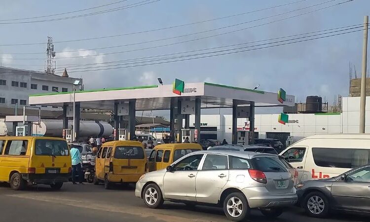 Fuel Crisis Returns to Lagos, NNPC and Petrol