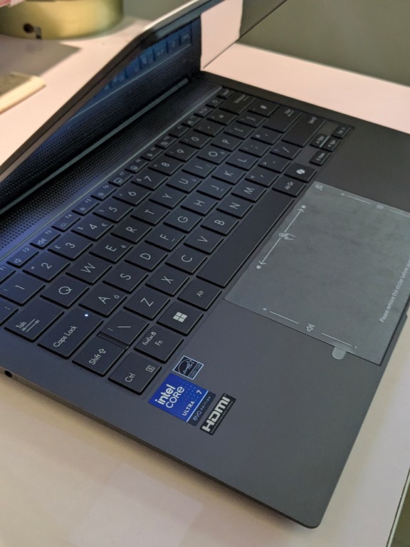 ASUS Zenbook S 14 (UX5406)