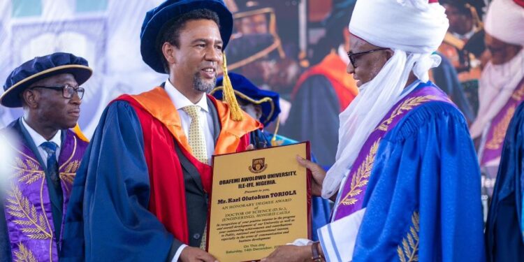 Karl Toriola receiving the honorary Doctorate by OAU, Ile-Ife