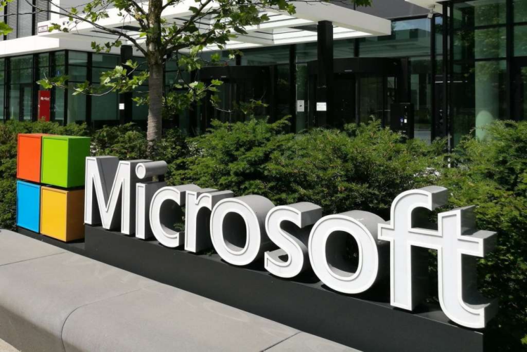 Microsoft Hit With £1B UK Lawsuit For Overcharging Businesses Using Windows Server on Rival Cloud Platforms