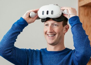 Mark Zuckerberg vs Apple