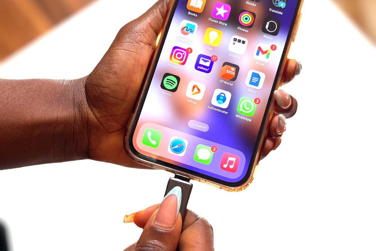 Review — SanDisk iXpand Flash Drive Luxe – A Smart Storage Solution for iPhones, iPads
