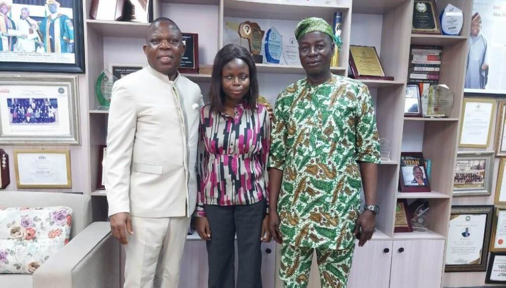 Olayinka Akinbiyi - Tim Akano and New Horizons