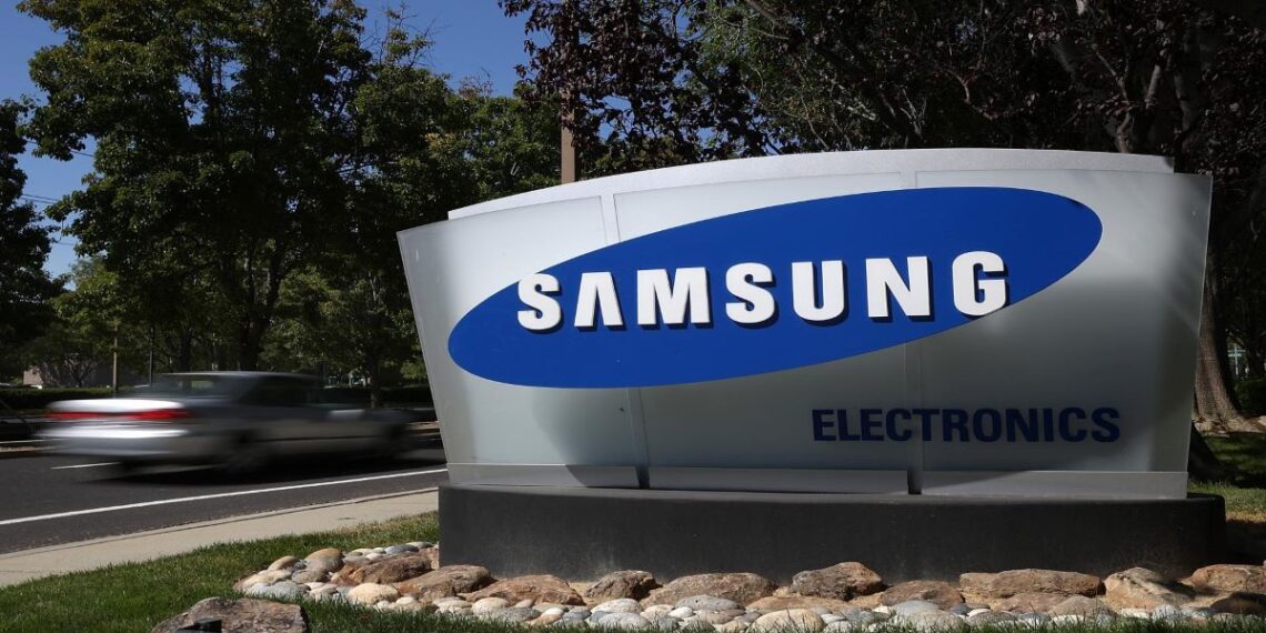 Samsung Braces for 21% Profit Drop