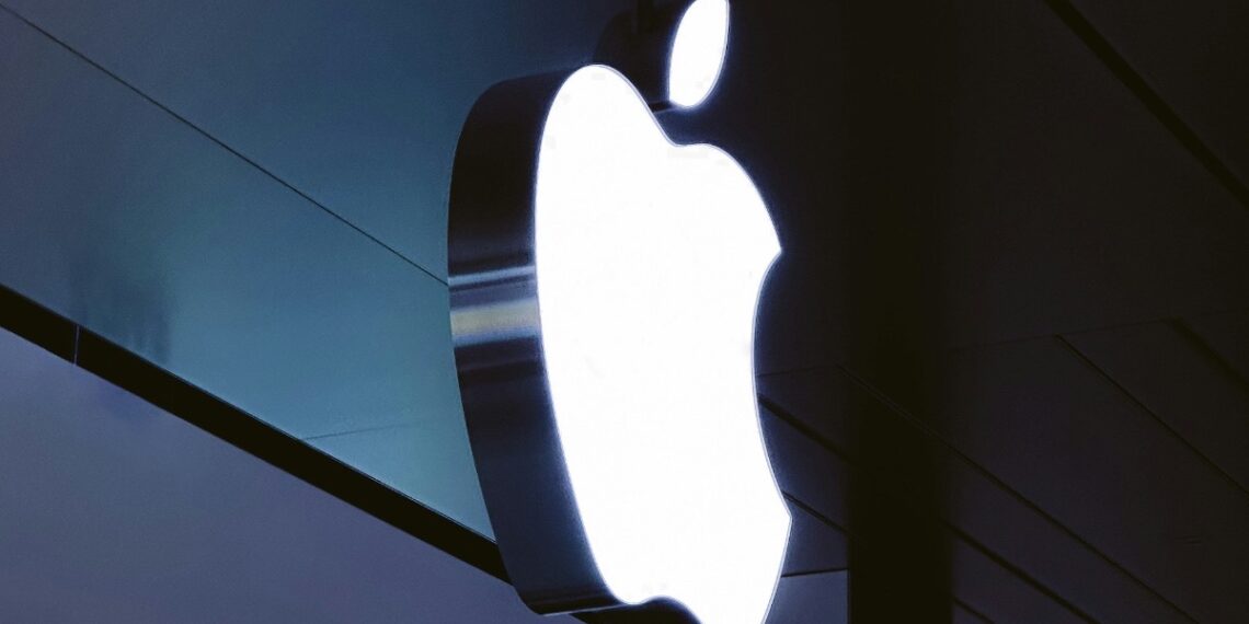 Apple Loses $113 Billion in Value, Amazon Sheds $36 Billion