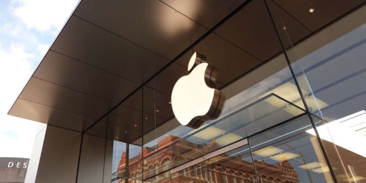 Apple Suppliers in China Record Losses After Trump Threatens Fresh Tariffs