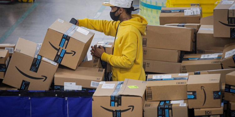 Amazon Invests $1 Billion to Raise Pay, Cut Healthcare Costs for Workers