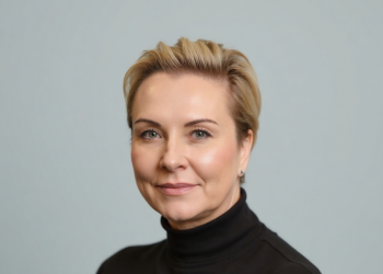 Linda Saunders - Salesforce - Generative AI