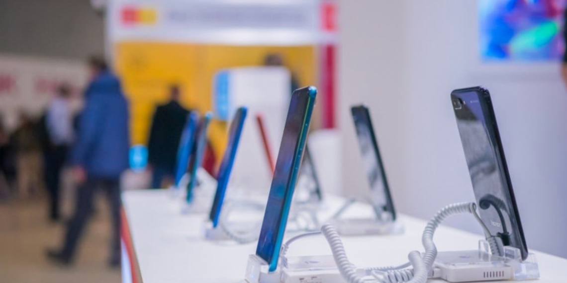 Global Smartphone Shipments to Fall 2.1% in 2026