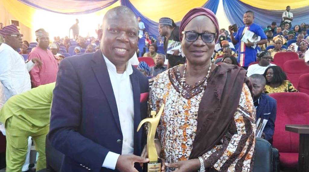 Tim Akano awards by OAD and Baptist School (1)