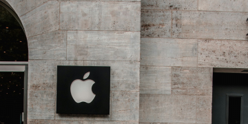 Apple Heads for Strongest iPhone Sales Growth in Four Years